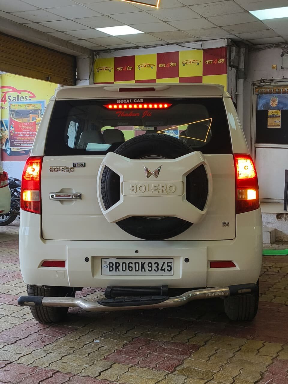 MAHINDRA BOLERO NEO N4