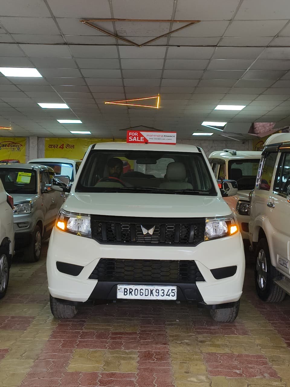 MAHINDRA BOLERO NEO N4