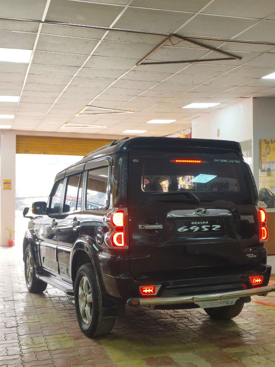 MAHINDRA SCORPIO S11 MH 2W 140