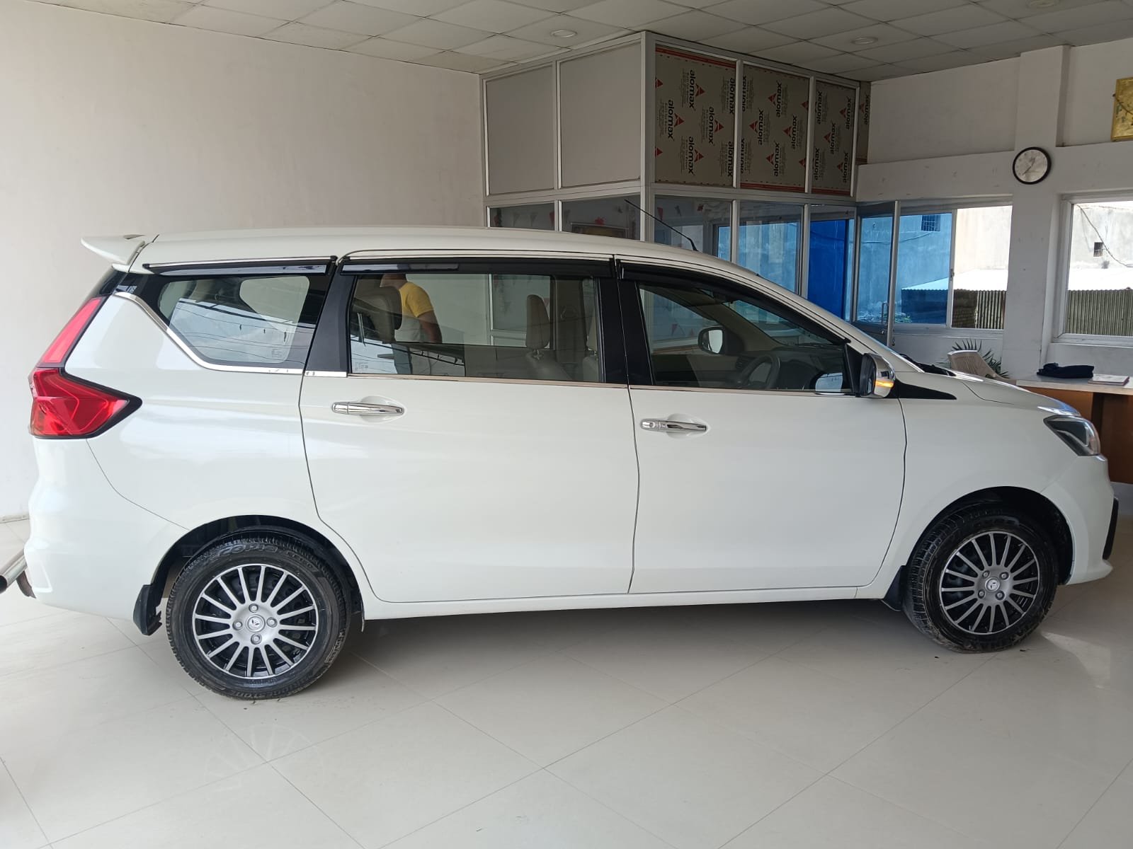 ERTIGA SMART HYBRID VXI(O)