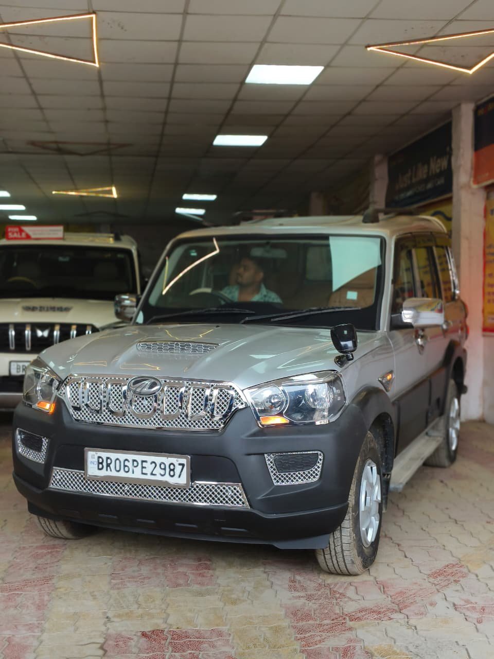 MANINDRA SCORPIO S3 MH 2WD
